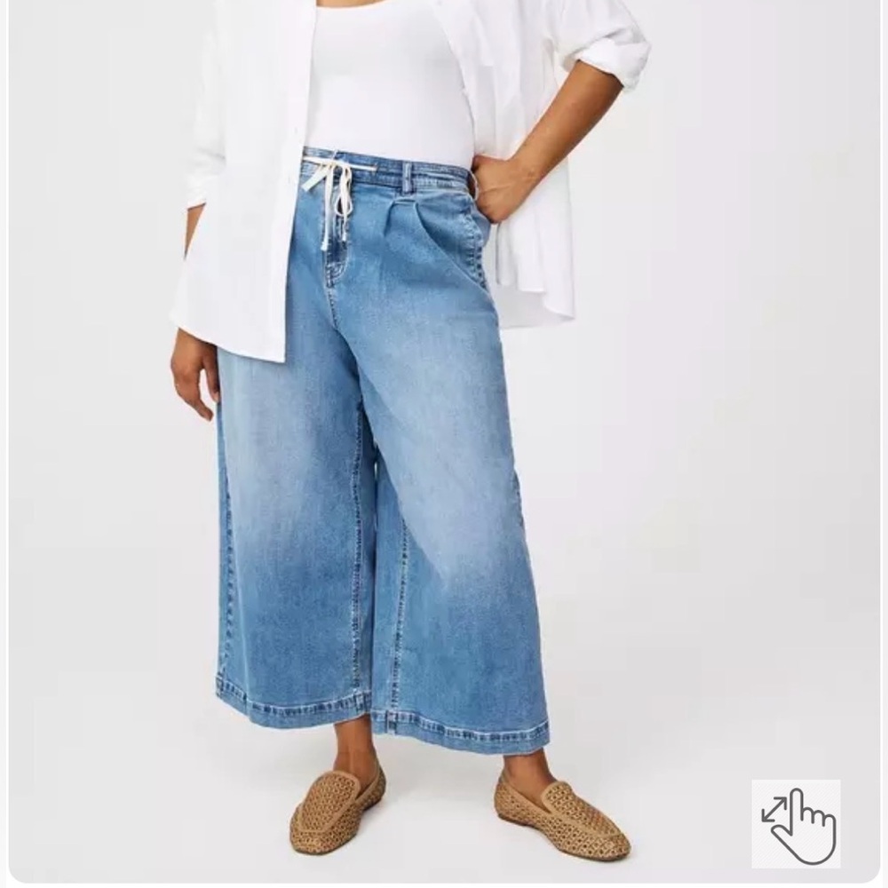 Torrid Light Blue Flare Capri Jeans Plus Size 24